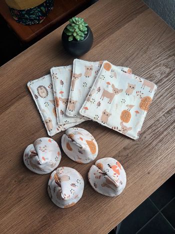 Lot debarbouillette + cône pare-pipi