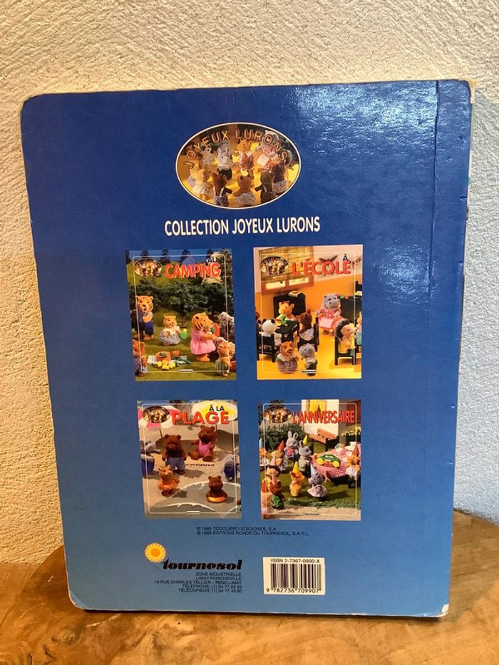 Livre famille Sylvanian à la plage - photo numéro 3