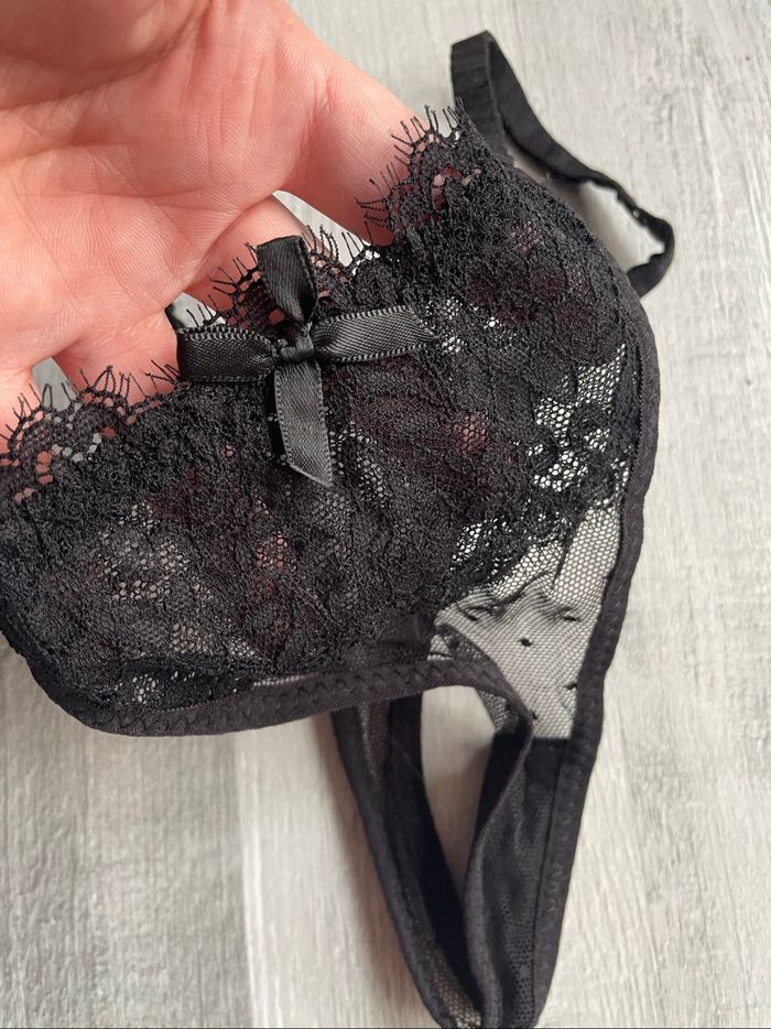 String  dentelle noir - photo numéro 3