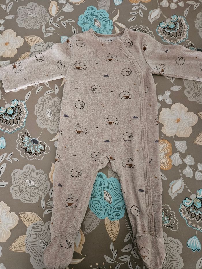 Lot pyjamas 9 mois - photo numéro 2