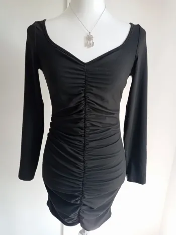 Magnifique robe moulante noire sexy froncé sur le devant T.M Shein