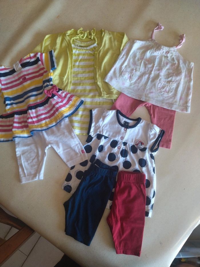 Lot pour bébé fille de 6 mois. Très bon état.