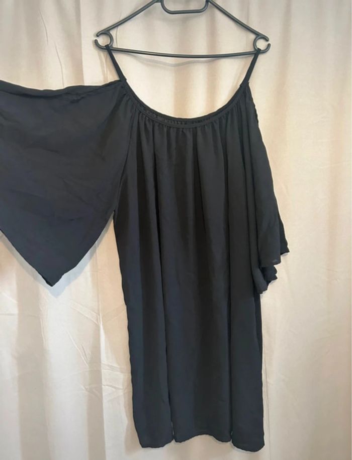 Robe à épaule dénudée