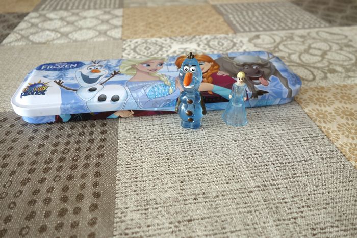 lot porte crayons+figurines - photo numéro 6