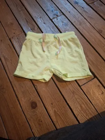 Short jaune fluo taille 74cm