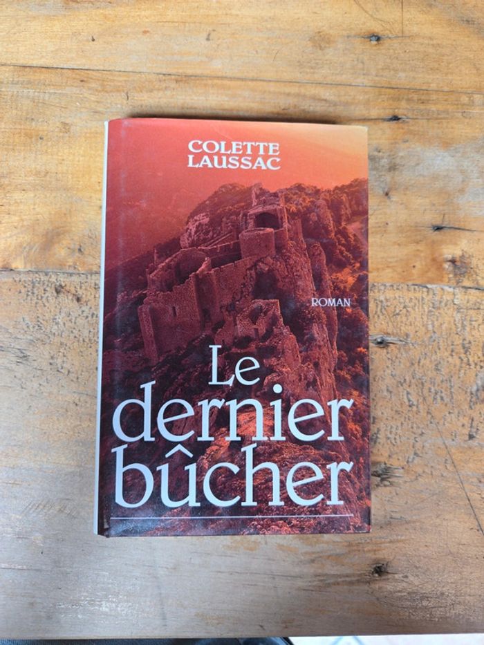 Livre "Le dernier bûcher"