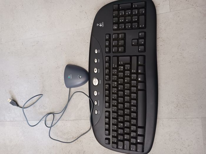 clavier ordinateur sans fil noir Logitech