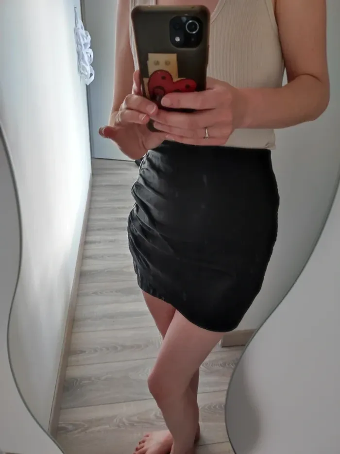 Mini jupe en simili cuir noir Zara XS - photo numéro 7