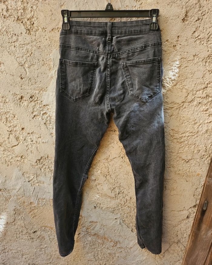 Jean skinny noir troué - photo numéro 6