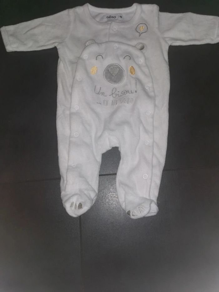 Très beau pyjama 1 mois Gémo - photo numéro 2