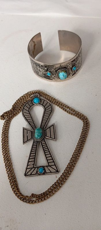 Croix égyptienne sur chaîne bracelet assorti