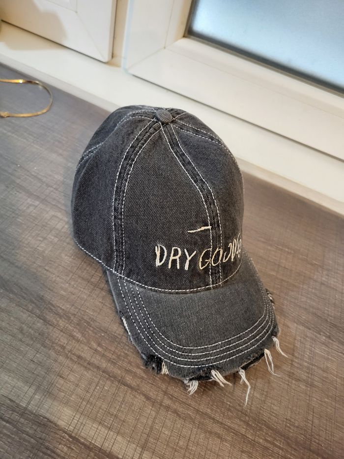 Casquette collab H&M et jean Michel Basquiat - photo numéro 2