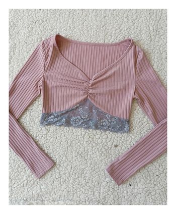 Haut rose à manches longues et dentelle – boho romantique vintage -