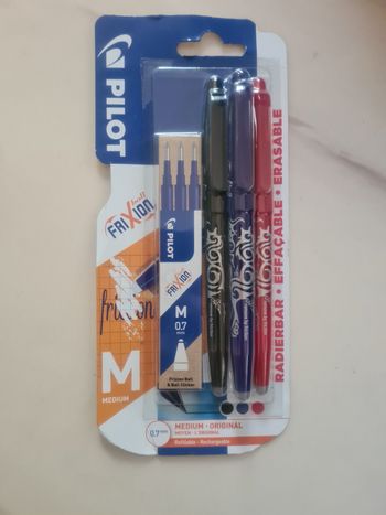 Lot de stylos frixion effaçables avec recharges NEUFS