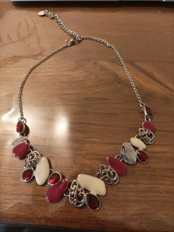 Collier rouge blanc argenté 39 cm