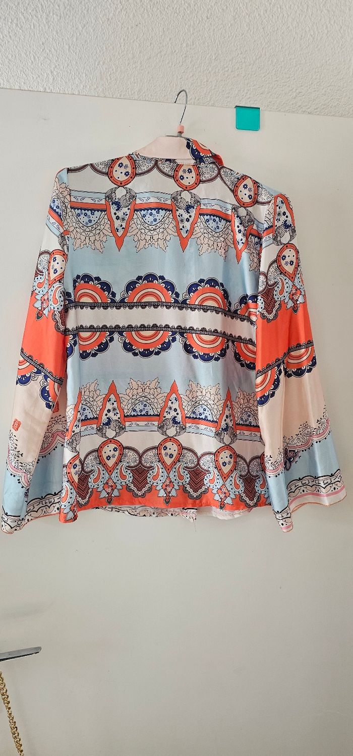 Magnifique chemisier satiné baroque New collection 38.40. - photo numéro 5