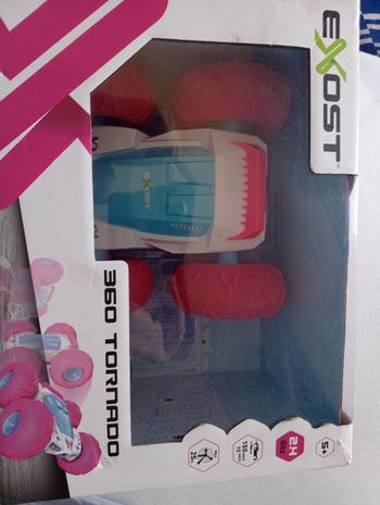 Voiture télécommandée 