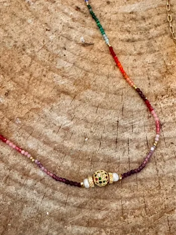 Collier habaha Paris réglable perles d’eau douces et naturelles multicolores grigri cristaux