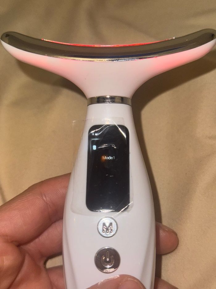 Appareil massage visage & cou 7-en-1 (État neuf) - photo numéro 4