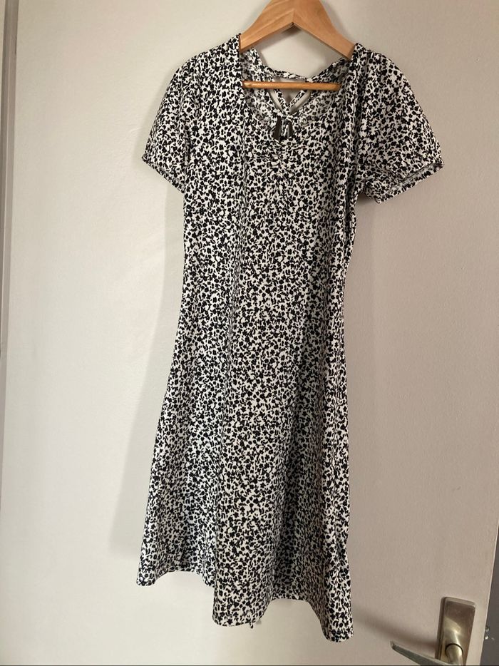 Kiabi robe à fleurs noire et blanche XS - photo numéro 2