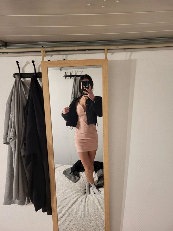 Belle robe rose avec dentelle ! - photo numéro 3