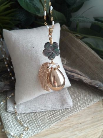 Collier sautoir bola et pierres semi précieuses