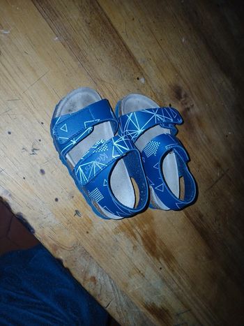 Claquettes /sandales bébé kickers