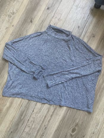 Pull très légèr taille 36 bershka gris