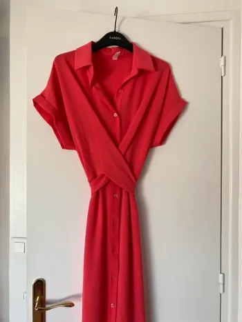 Robe longue corail à nouer à la taille