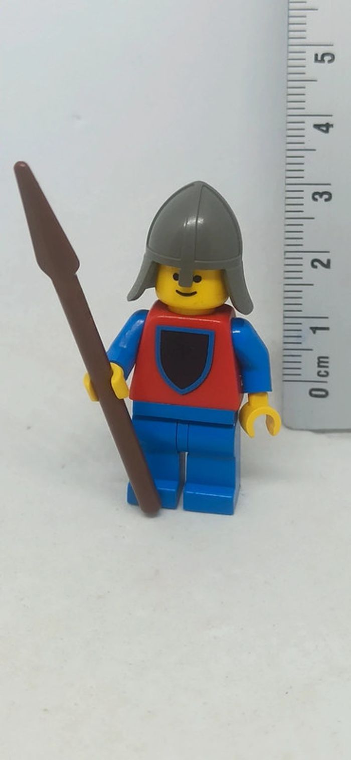 Chevalier lego avec lance