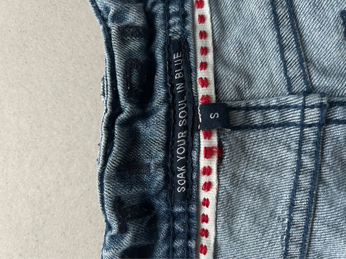 Short en jeans avec motifs d’oiseaux taille S très bon état - photo numéro 3