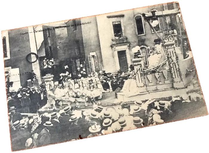 Carte postale ancienne Candé (Maine-et-Loire) Cavalcade de 1906 Char de l' Electricité