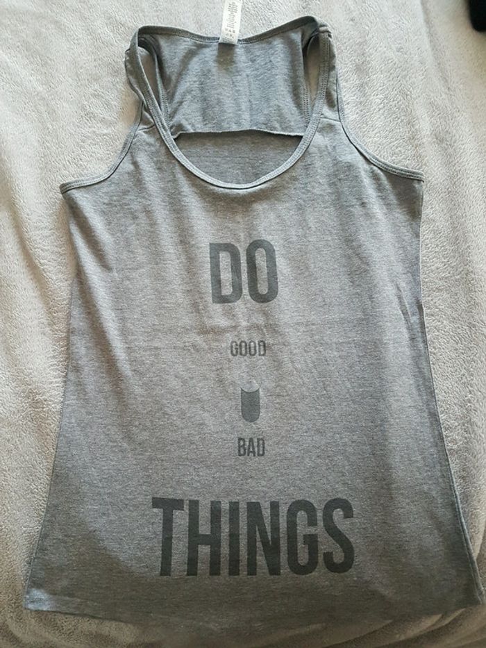 Tee shirt sans manches gris imprimé