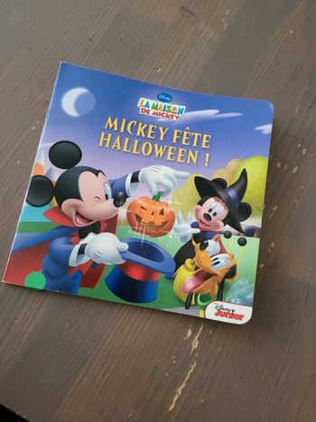 Livre souple Mickey fête Halloween !