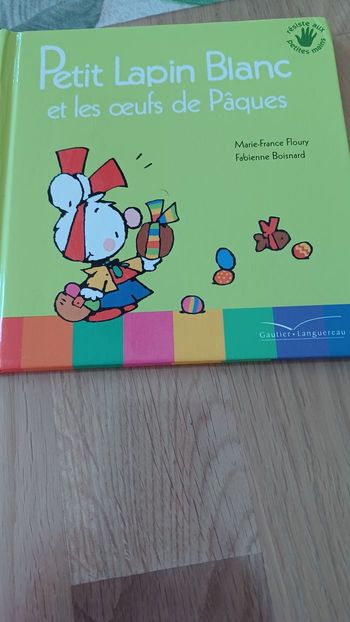 Petit lapin blanc et les œufs de pâques