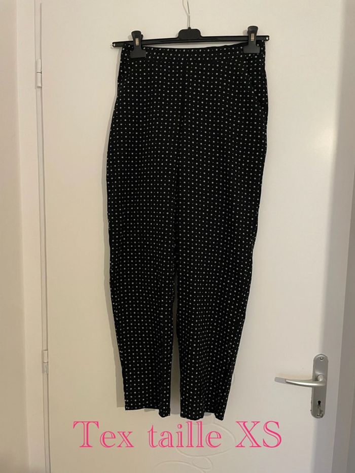 Pantalon fluide taille haute élastique coupe carotte noir à motifs blanc Tex taille XS