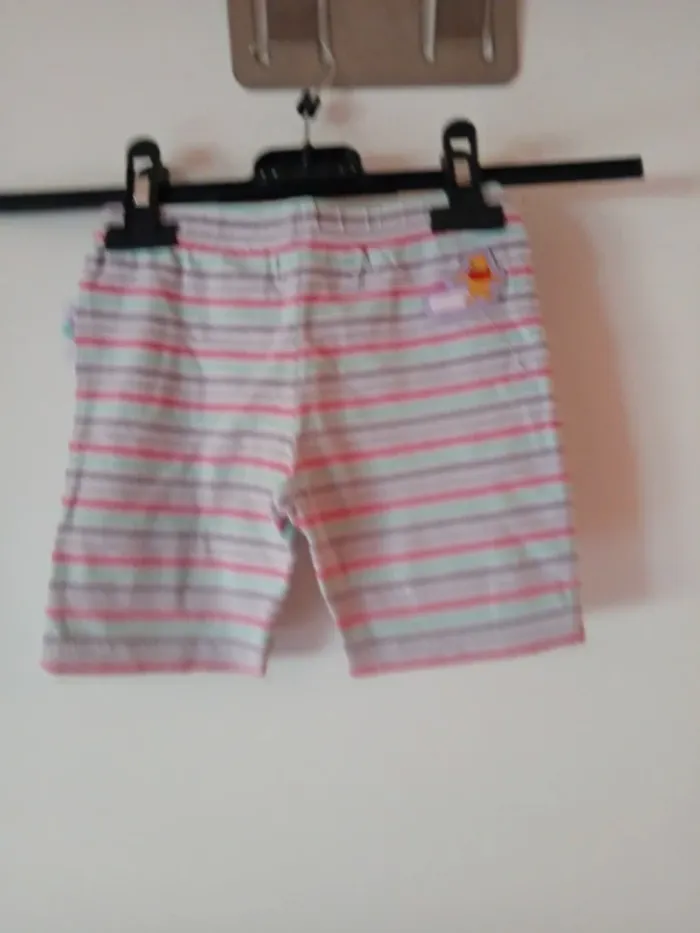 Joli short rayé. 2 ans - photo numéro 5