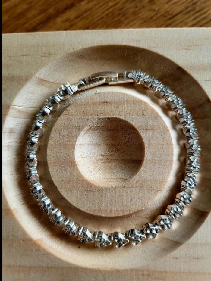 Bracelet fleurs strass argenté – bijou fantaisie élégant femme – chaîne fine brillante chic soirée - photo numéro 3
