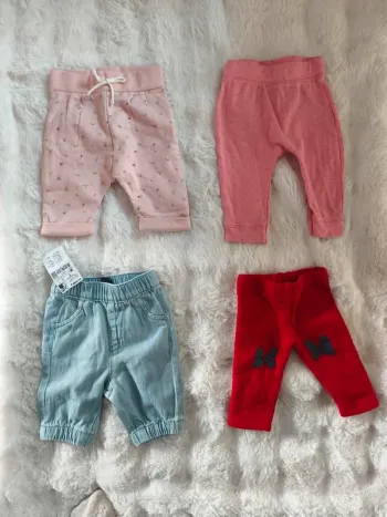 👶 Lot pantalons bébé – 1 mois – Kiabi & Disney