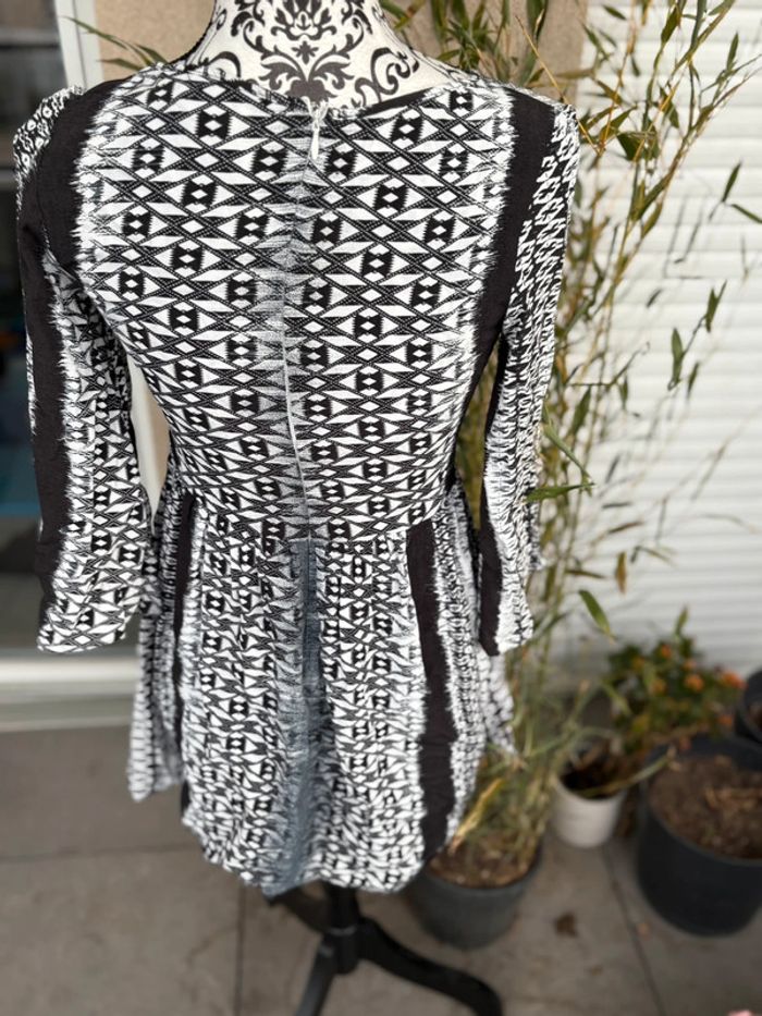 Magnifique robe blanche et noire, marque ados, taille 36 (taille s) - photo numéro 3