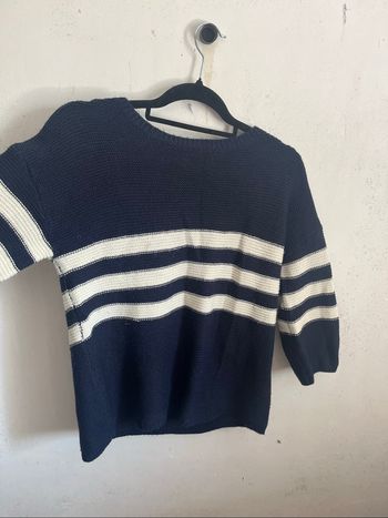 Pull en laine douce bleu marine à rayure blanche