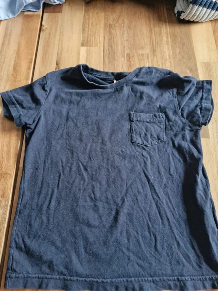 Lot de 2 tee-shirt 5ans. - photo numéro 2