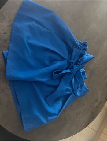 Short bleu