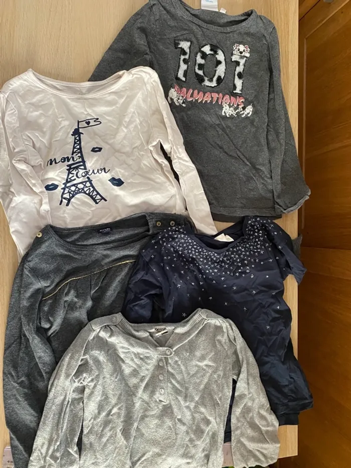 Pull dessus t-shirt 5 ans fille bleu étoile noeud tour Eiffel Disney chien 101 dalmatiens automne