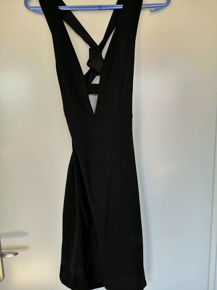 Robe noire échancrée taille 38