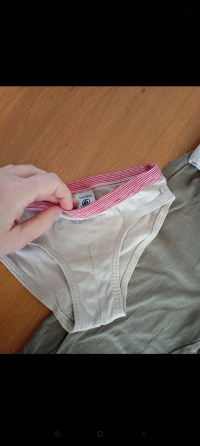 Lot Pyjama et un slip taille 3 ans en bon état - photo numéro 2