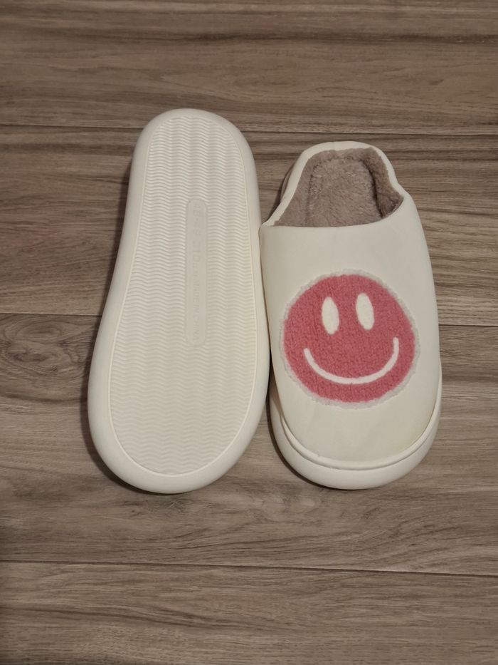 Pantoufles chaussons smiley femme homme hiver chaud doux moelleux rose crème - photo numéro 2