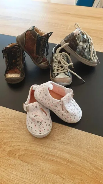 Lot de 3 paires de chaussures pointure 19