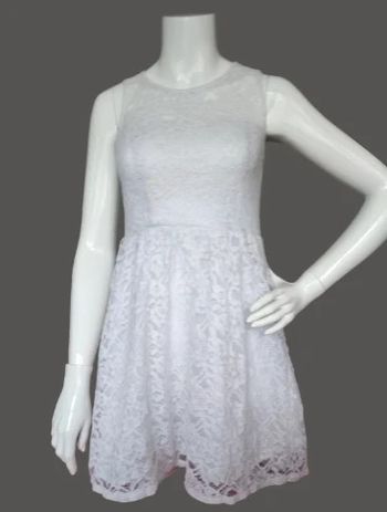Robe blanche doublée dentelle