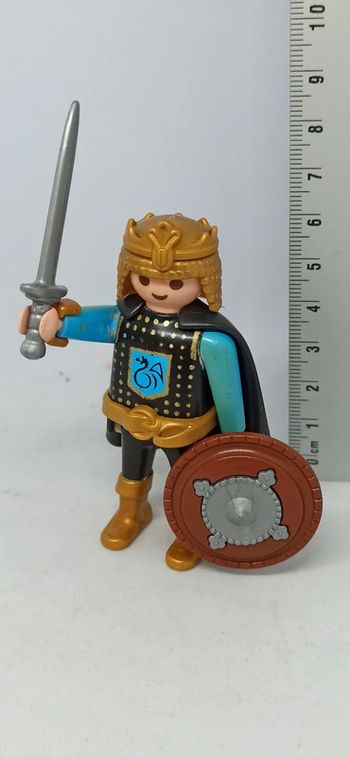 Homme prince médiéval avec haut noir et bleu playmobil